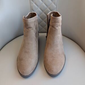 Brand New Size 10 Market & Spruce Beige Ankle Booties